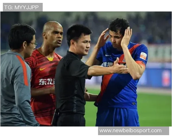 前裁判揭露曼奇尼故意撞人事件应被罚下却未被裁判察觉 前裁判揭露曼奇尼故意撞人事件应被罚下却未被裁判察觉