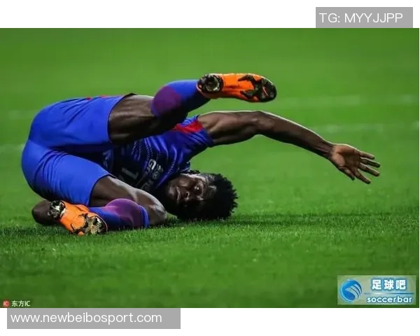 塔克遭遇伤病困扰初步诊断为硬伤赛后将进行详细检查以确定恢复情况 塔克遭遇伤病困扰初步诊断为硬伤赛后将进行详细检查以确定恢复情况