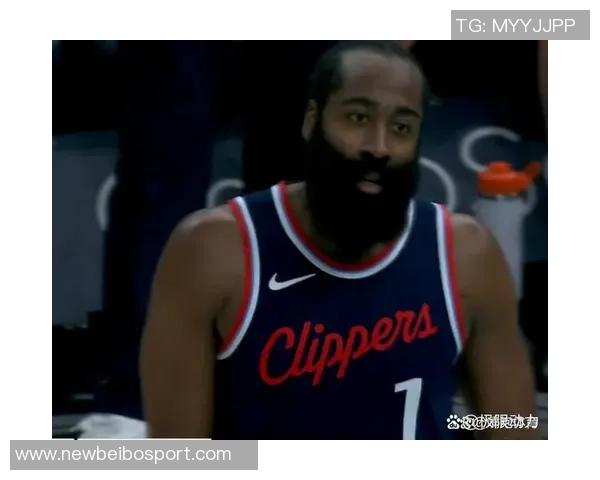 快船半场小幅领先灰熊哈登小卡联手发力助队取胜